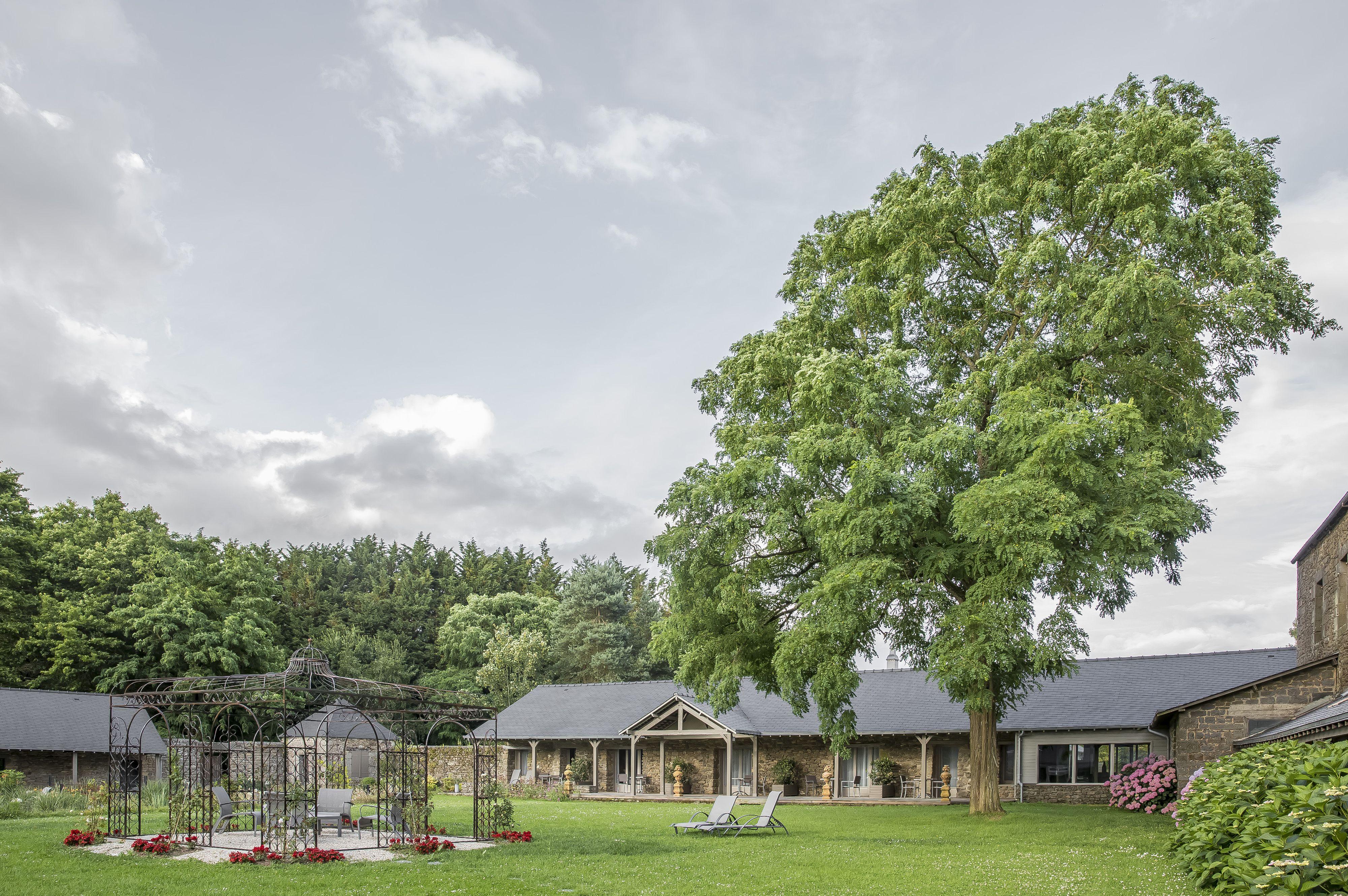 Hotel De L'Abbaye Le Tronchet  Екстериор снимка