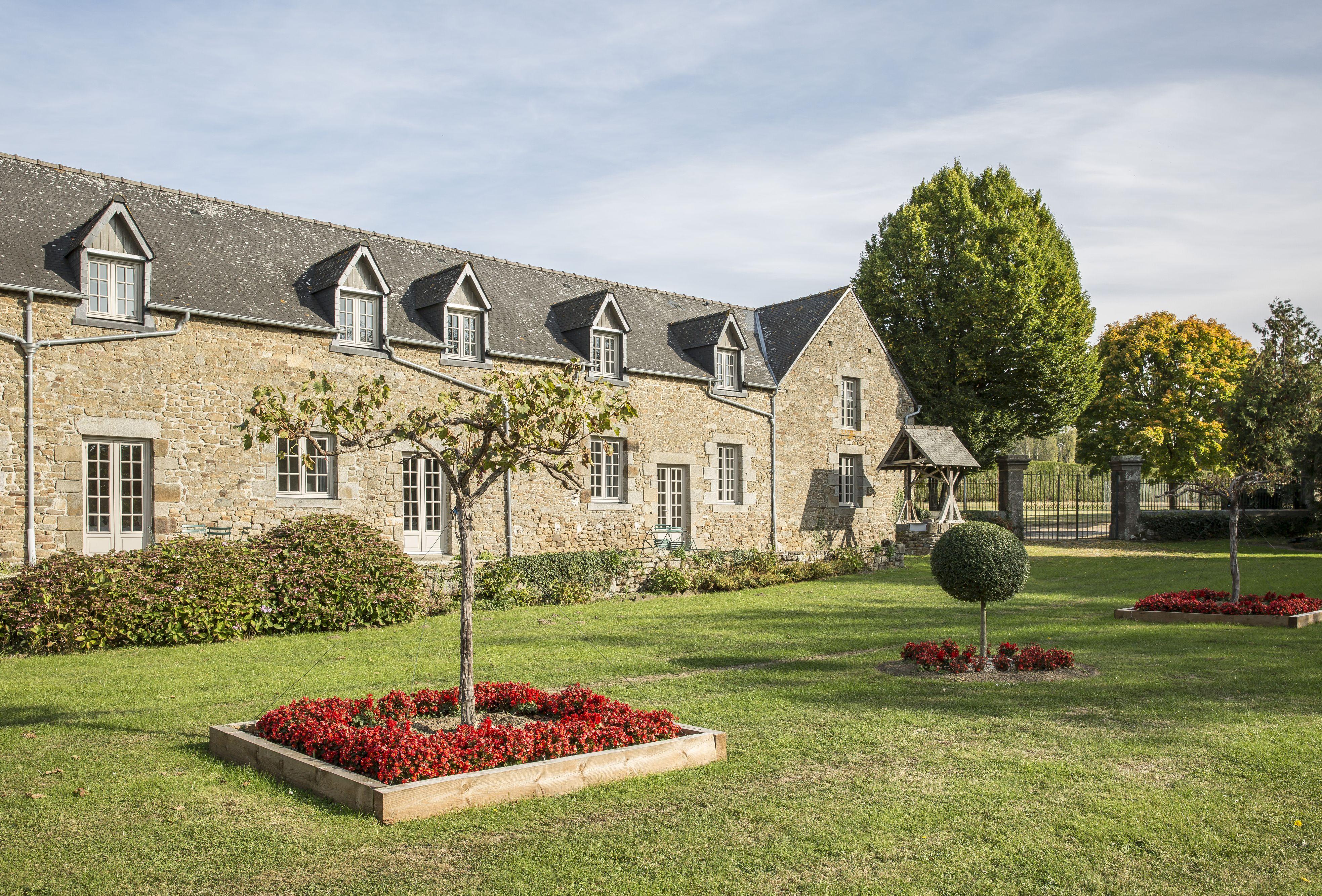 Hotel De L'Abbaye Le Tronchet  Екстериор снимка